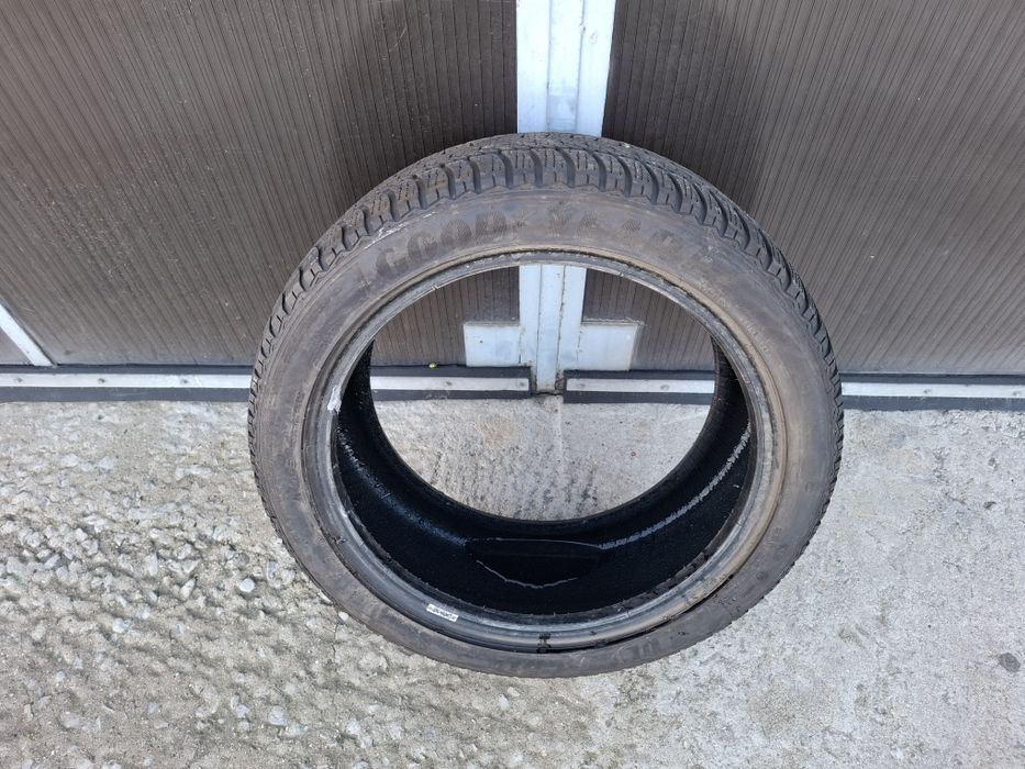 1бр. Нова зимна гума Goodyear Дот 22г 225/45/17 грайфер 5мм