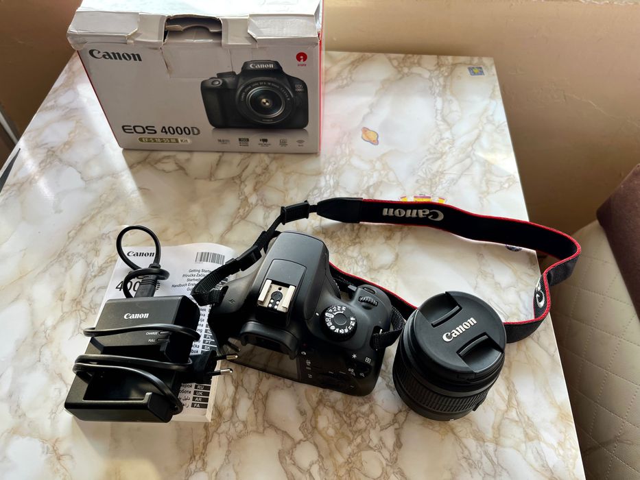 Canon EOS 4000D+обектив
