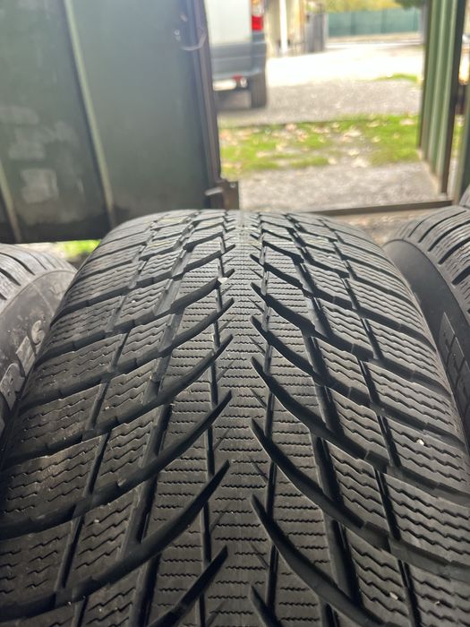 Хубави зимни гуми 4 бр. 235.55.17