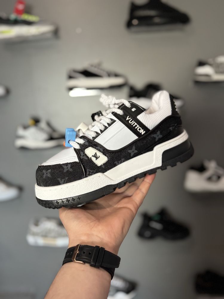 Adidasi Barbati Louis Vuitton Maxi Trainer Black & White!