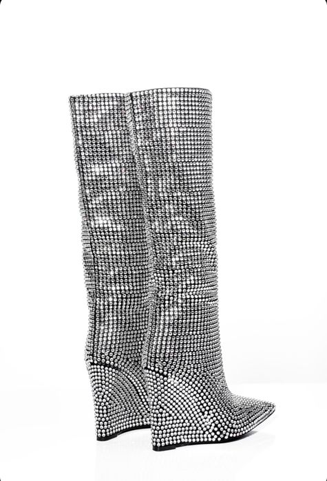 Дамски високи ботуши с камъни