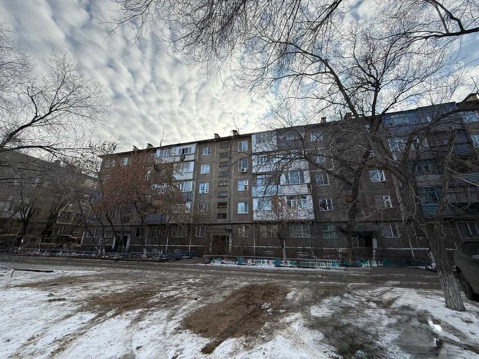 Продам 2 комнатную квартиру в 7 мкр (р-н ТД Махаббат)