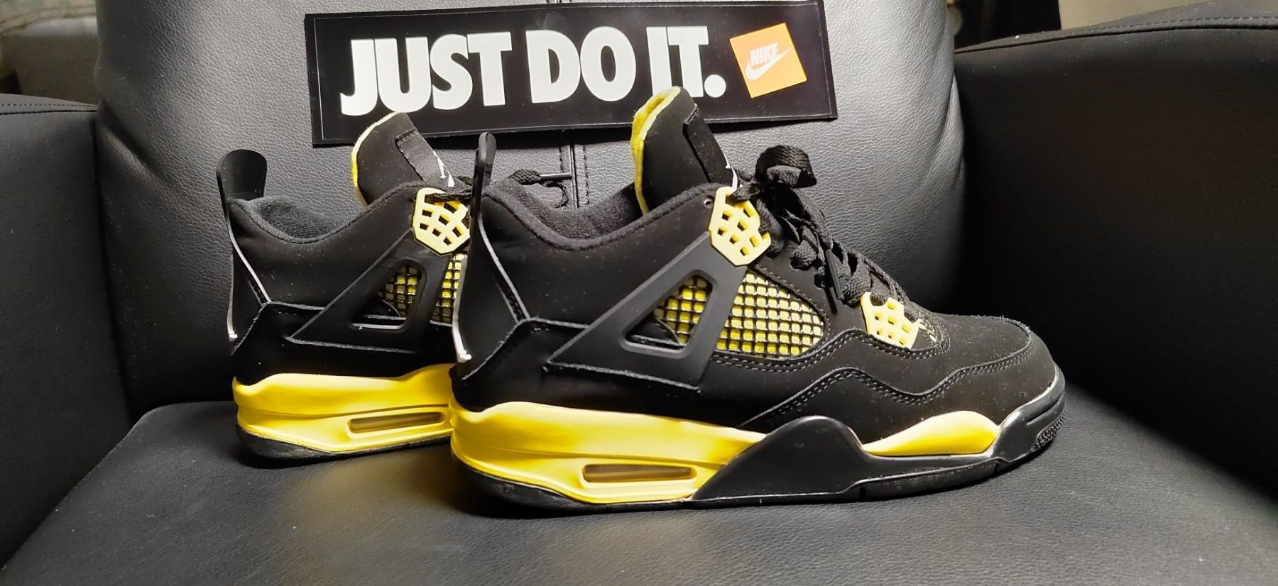 Nike Air Jordan Retro 4 Thunder, номер 40