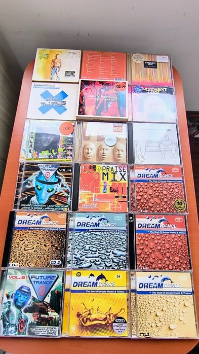 Vând 18 CD-uri originale