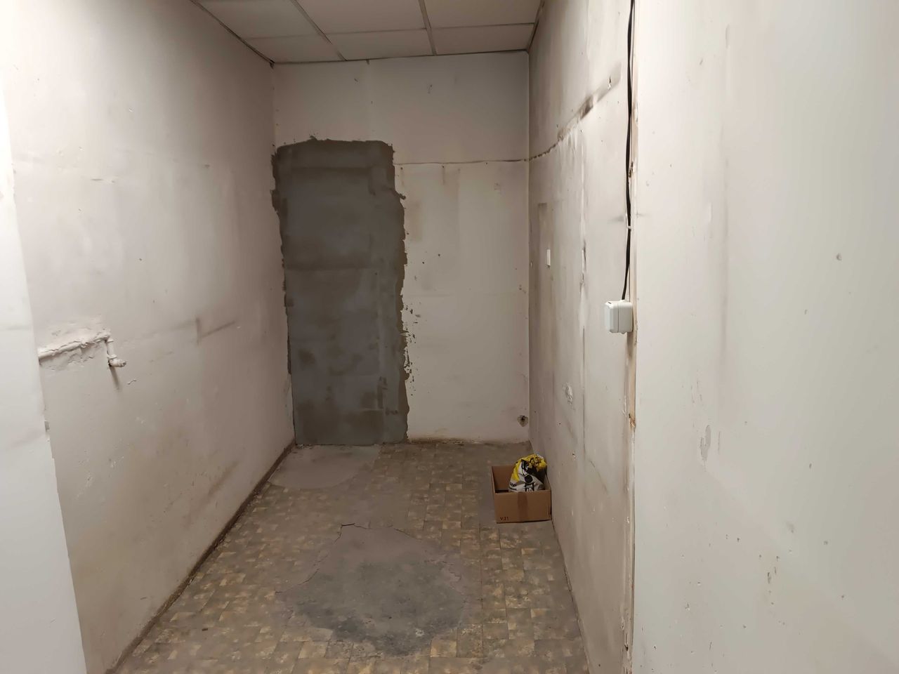 Дава се под наем Магазин в София, Център - 9 кв.м за 100 € - Снимка #3