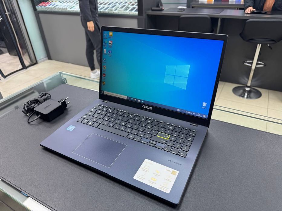 Asus Vivobook Blue Intel Celeron N4020 Ozu-4gb Ssd-256gb idealniy