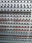 Avem rafturi metalice s h