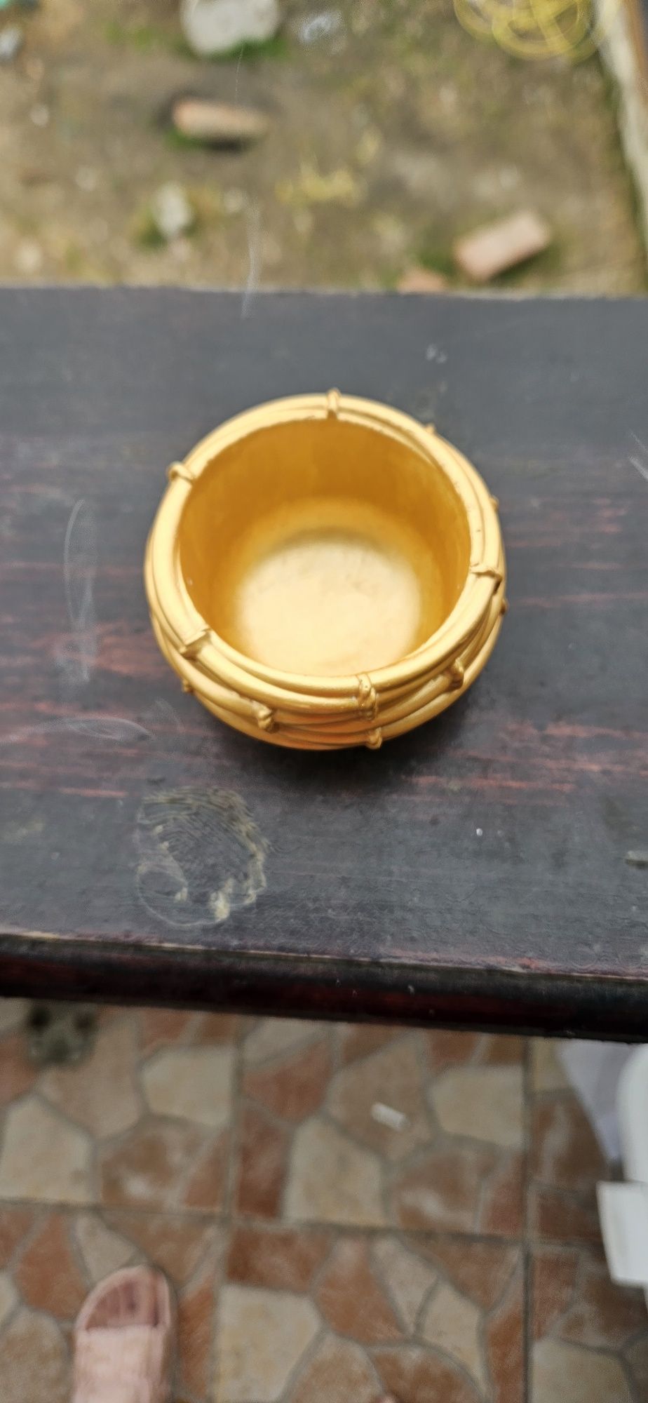 Ghivece din praf ceramic în doua mărimi realizate handmade