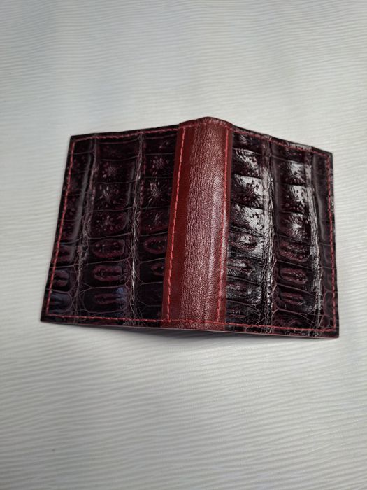 Port carduri din piele de crocodil