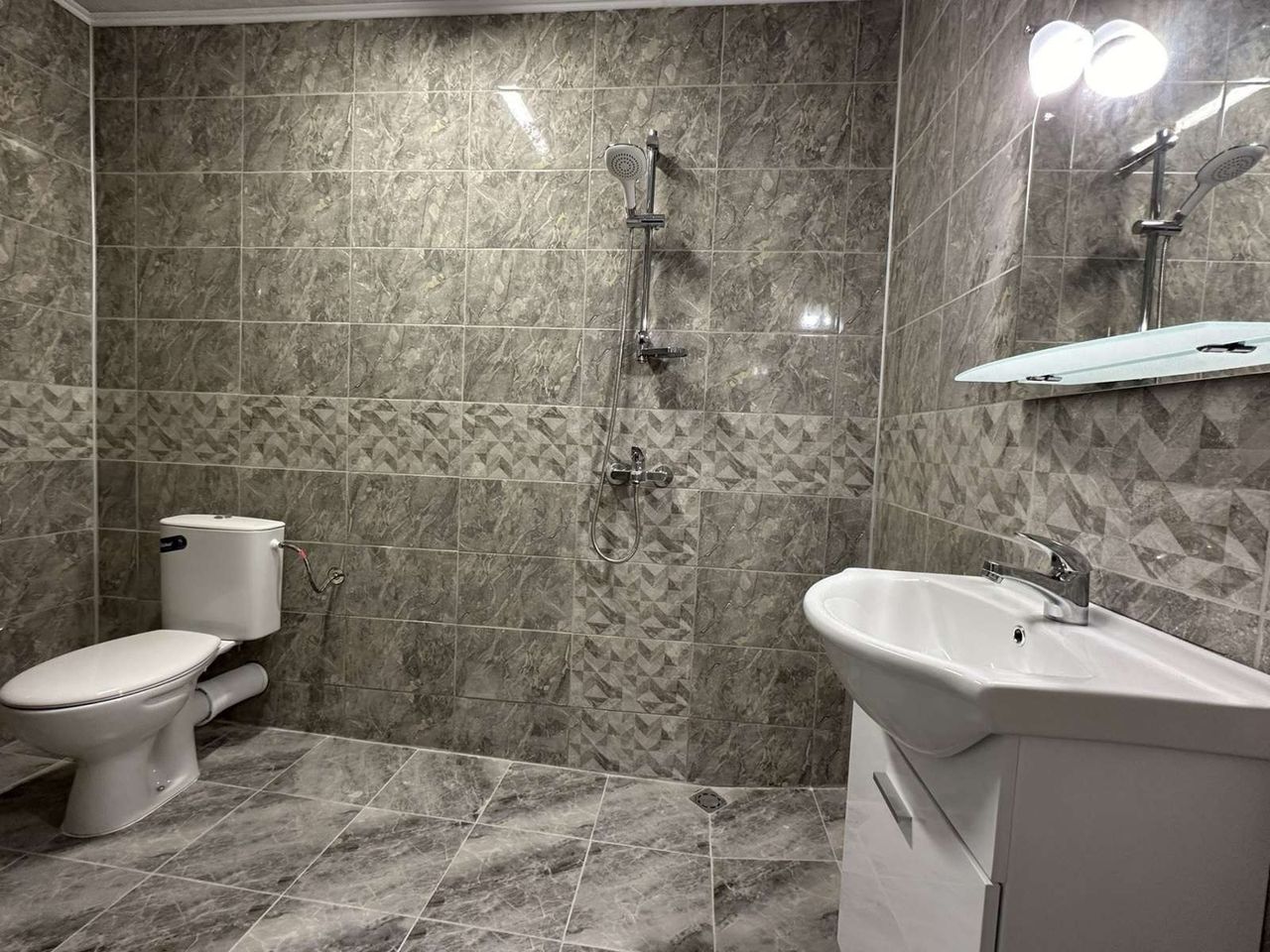 Продава се Тристаен апартамент в Велико Търново, Център - 92 кв.м за 787 €/кв.м - Снимка #10