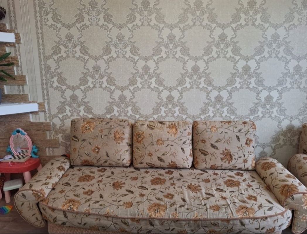 Продается диван в гостиную, в отличном состоянии