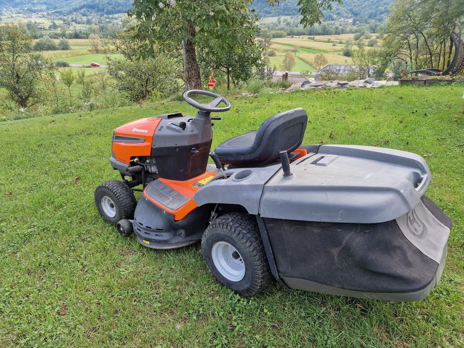Husqvarna TC138 Tractoras gazon