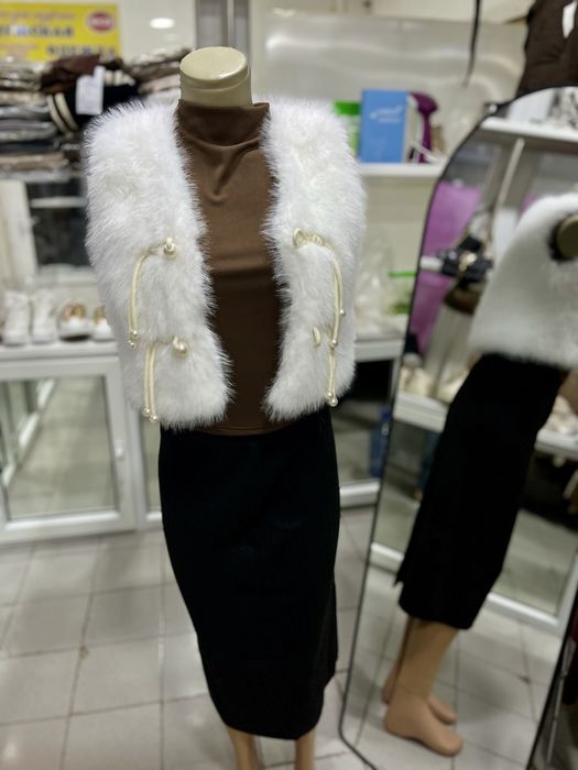 Меховая жилетка
