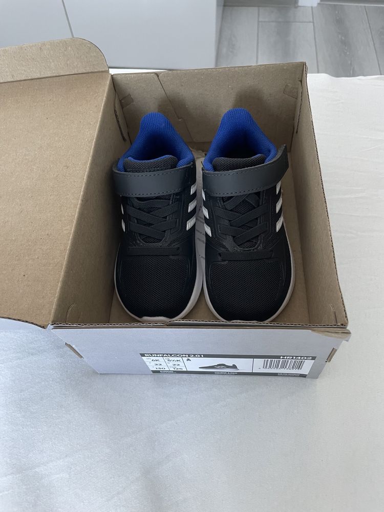 Adidas baieti negru/albastru mărime 22