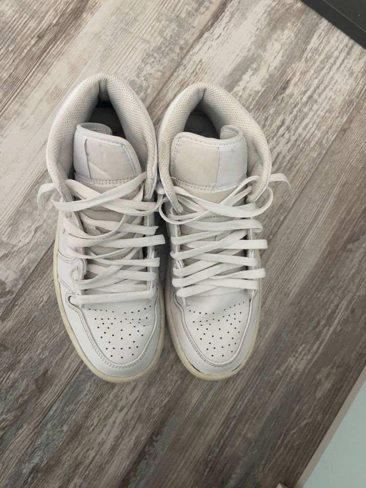 Обувки Air Jordan 1 Mid