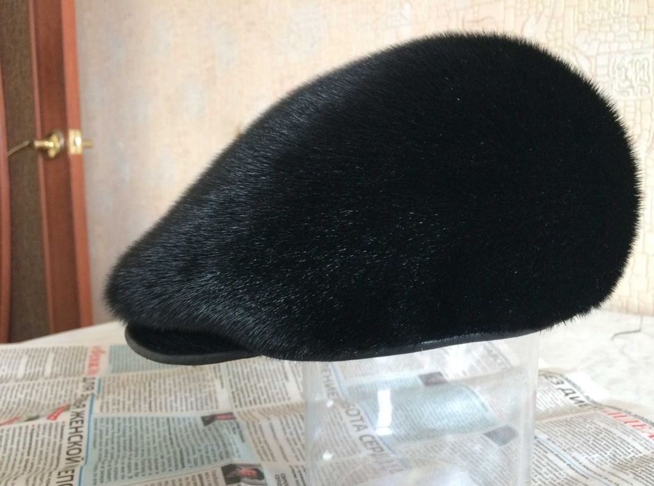 Кепка, шапка из искусственного меха под норку или нерпу.