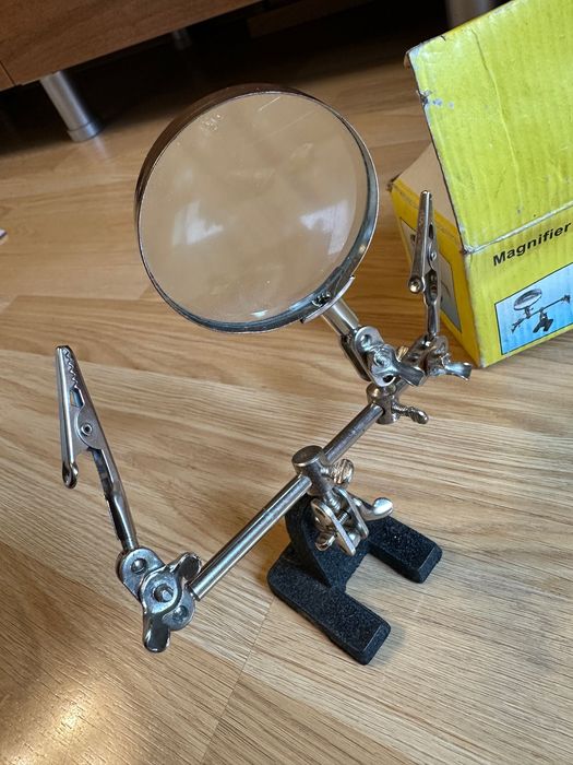 Lupa cu prindere cu cleme, pentru electronisti