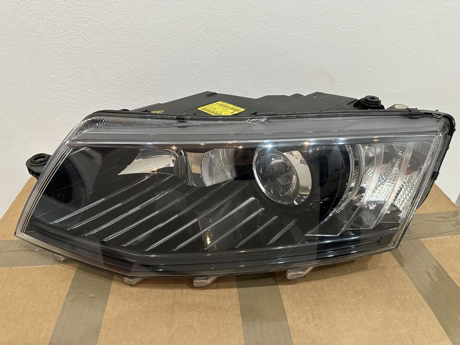 Far stanga skoda octavia 3 bixenon adaptiv led Europa