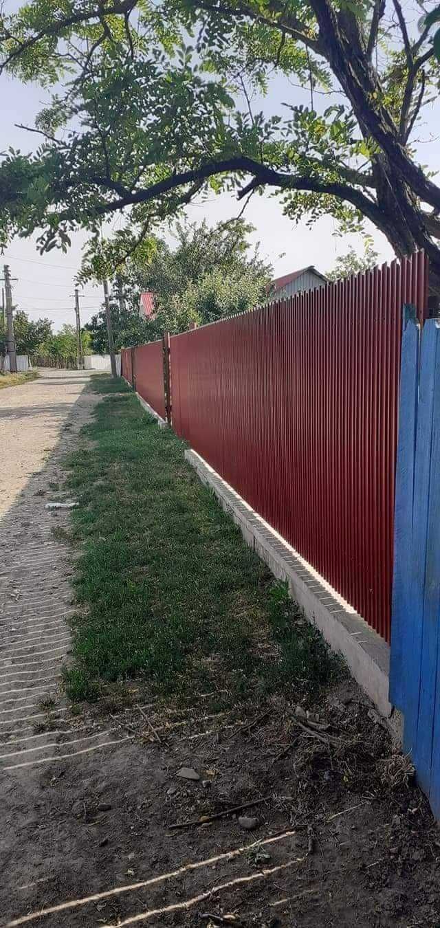 Garduri din sipca metalica si porti de diferite modele si dimensiuni