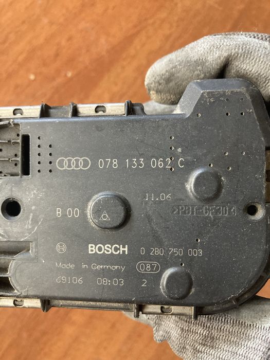 Audi A8 D3 4.2i Дросел Клапа