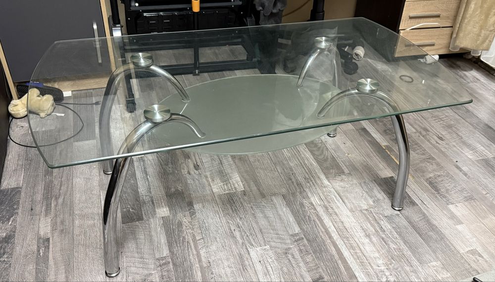 Стъклена холна маса