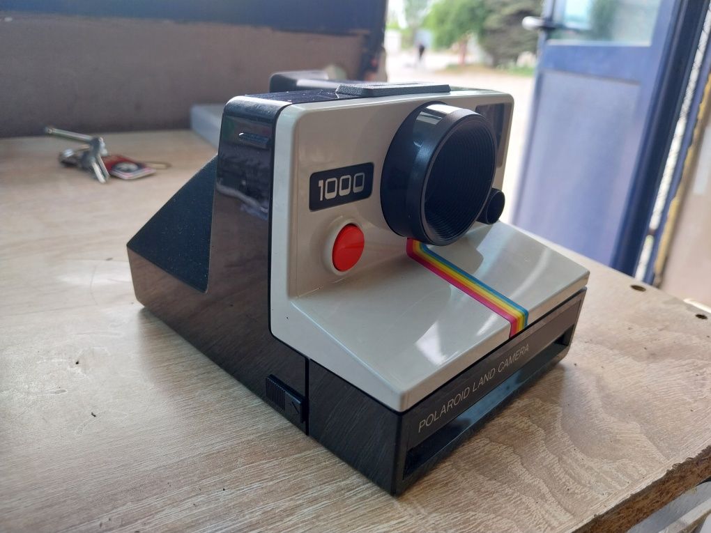 Продавам фотоапарат Polaroid