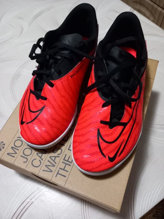 Adidasi Nike Phantom