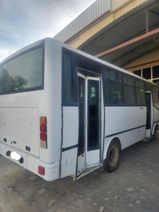 Isuzu avtobus sotiladi dizel