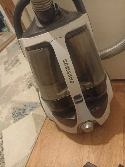 Пылесос Samsung в хорошем состоянии