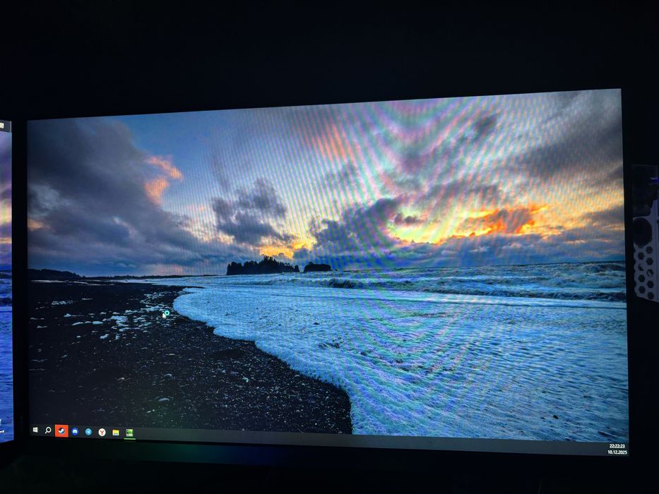 Монитор Samsung LS24R35 в хорошем состоянии!