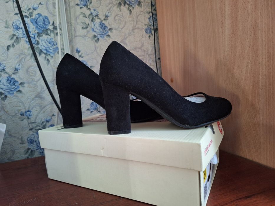 Продам туфли женские