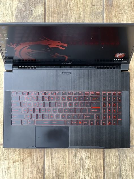 Ноутбук MSI-17F3