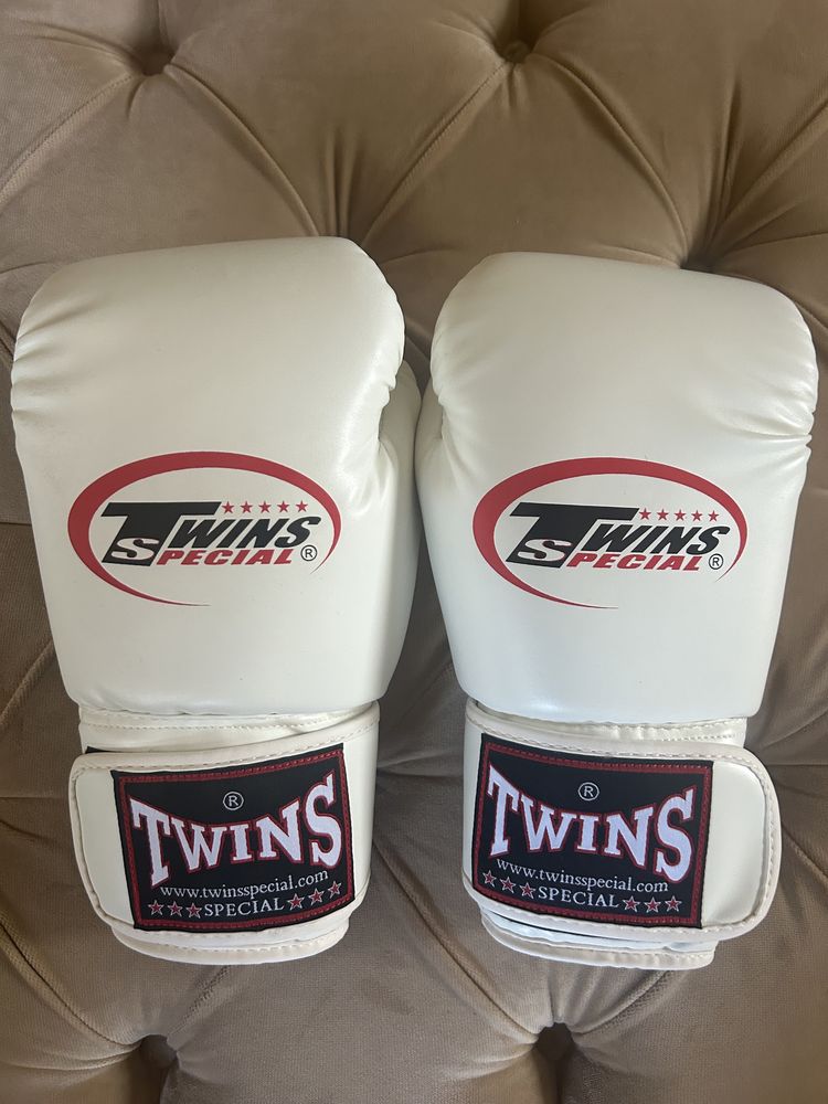 Manusi Box/Muay Thai Twins