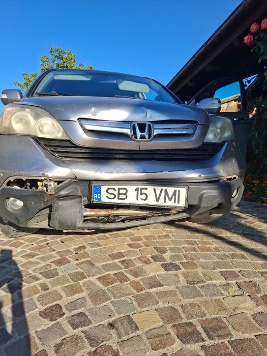 Honda CR-V ușor avariată