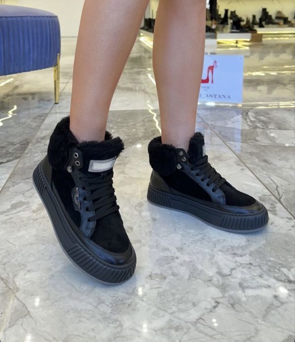 Продам новые ботиночки