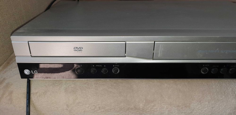 Video casetofon cu dvd LG  !