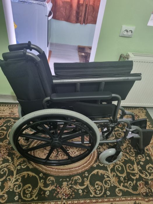 Scaun nou cu rotile mare 100kg+