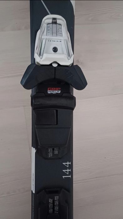 Skiuri purtate 2 sezoane în stare buna