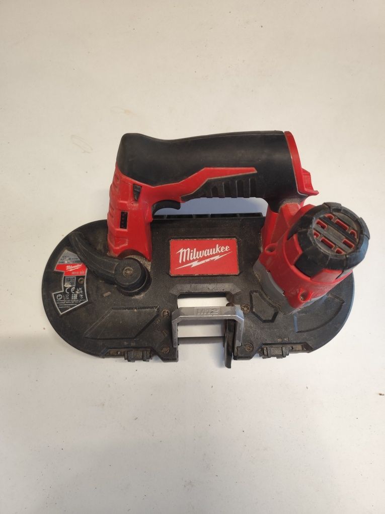 Акумулаторен лентов трион банциг Милуоки Milwaukee M12 BS
