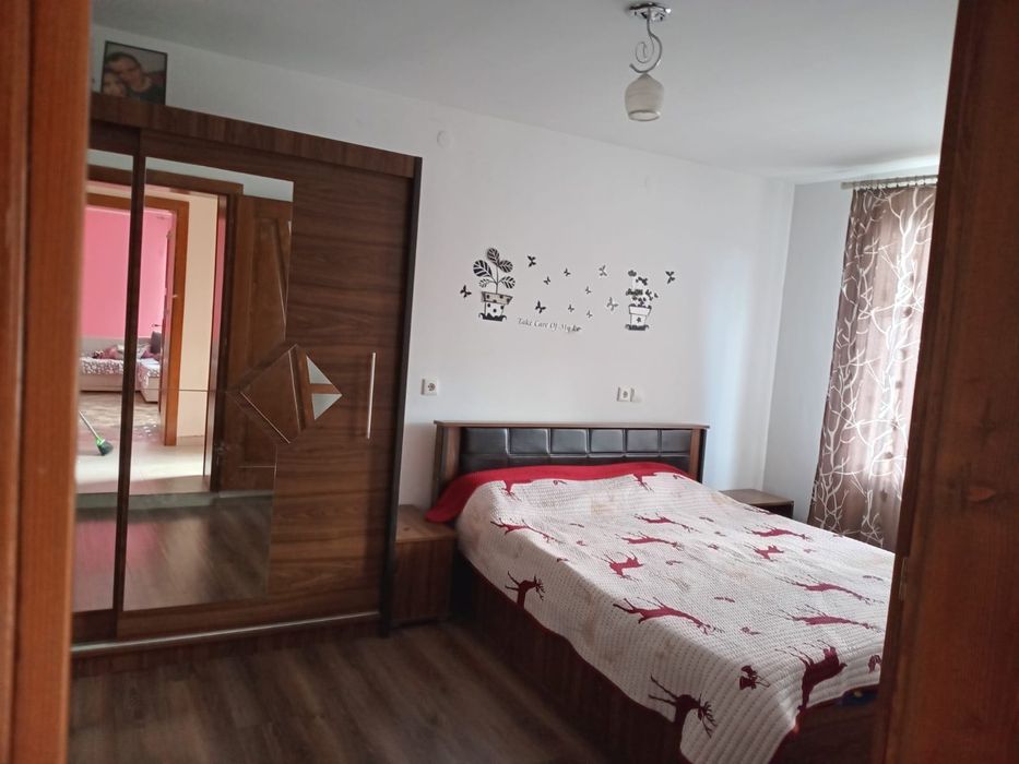 Proprietate spațioasă, 220 mp și 50 ari ter