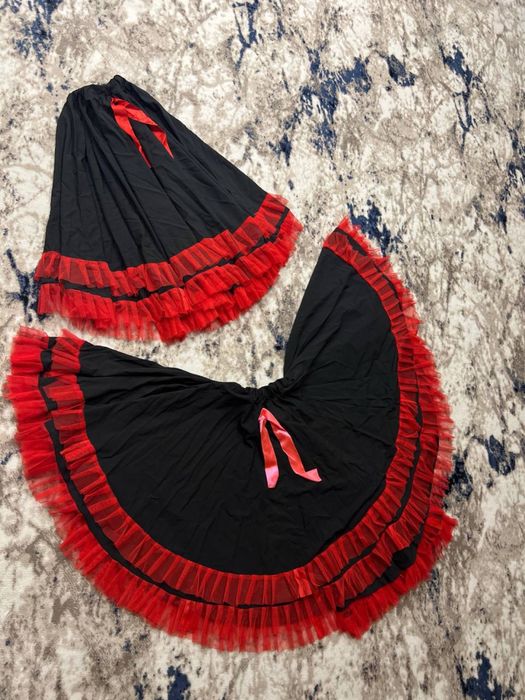 Продаются танцевальные юбки и ролики