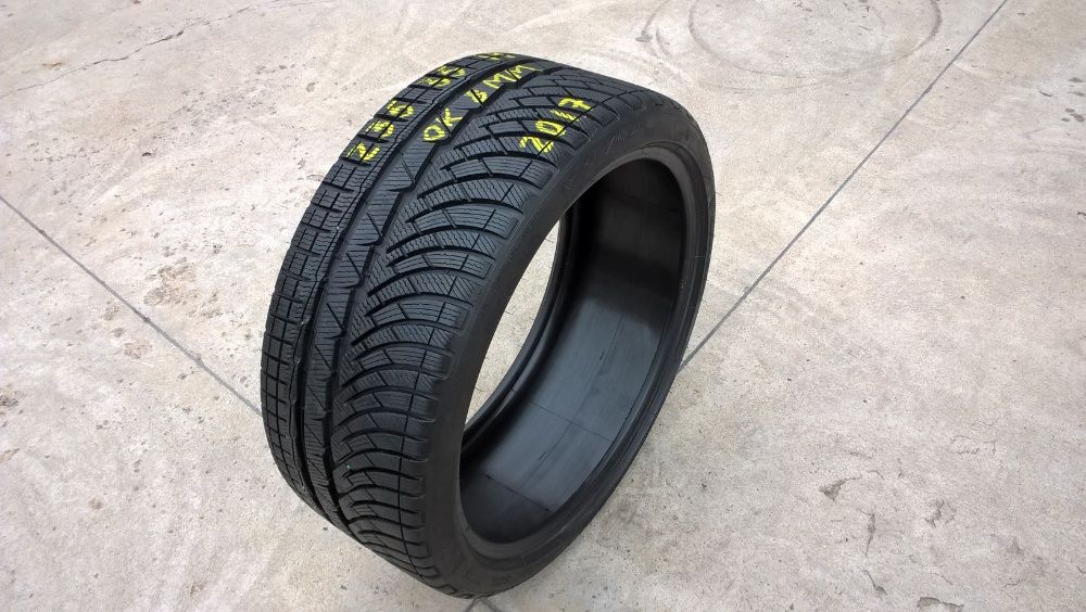 O anvelopa de iarna 235 35 19 michelin alpin PA4 profil 8 mm