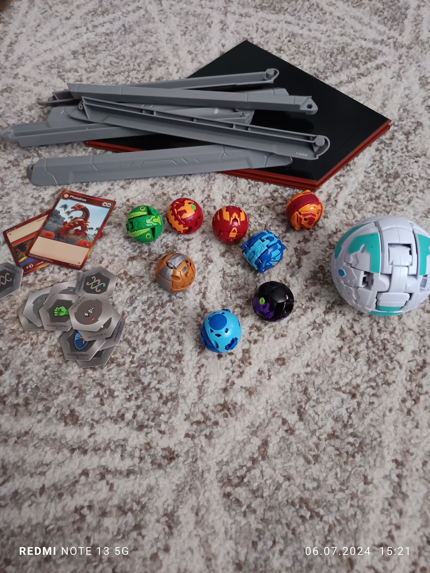 Vând joc Bakugan sau doar bakugani