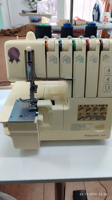 Швейная машина , оверлок