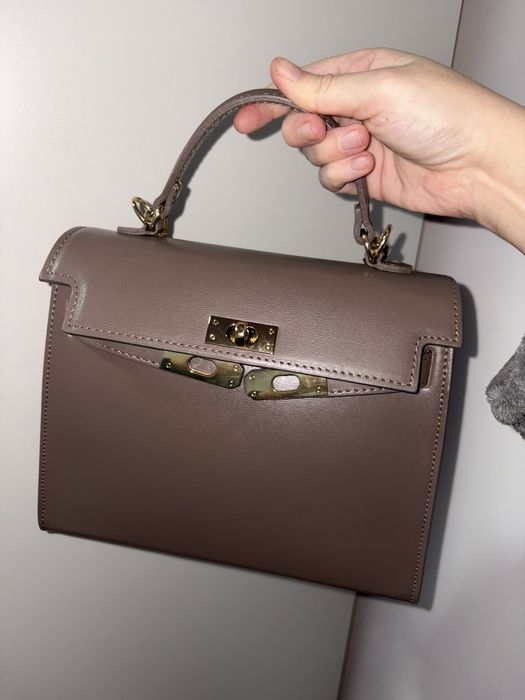 Poseta piele naturala