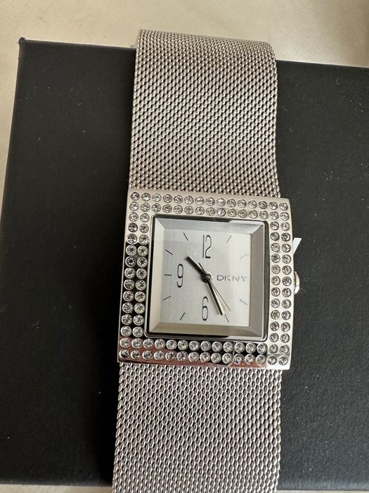 Часовник DKNY.Оригинален!
