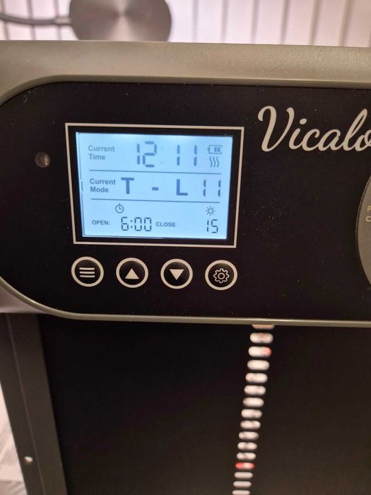 Интелигентната, соларна, автоматична врата за кокошарник