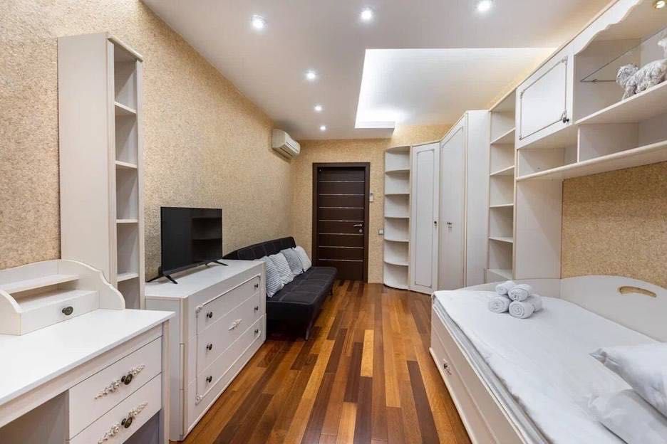 Сдаётся девушкам 3ёх комнатная квартира, цена для одной девушки