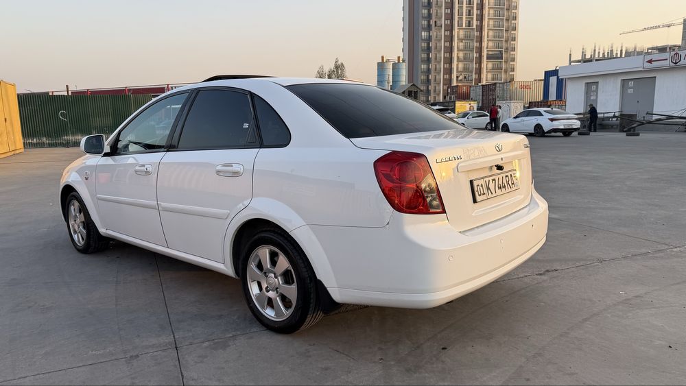 Gentra 3 позиция  152000 км мерс 204 салон, шумка боган, идеал. Метан