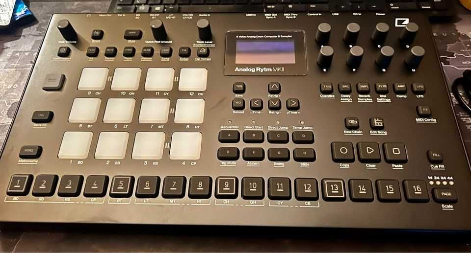 Продавам Elektron Analog Rytm MKII